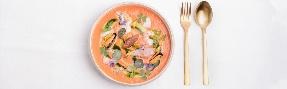 Soupe de poisson moderne main image