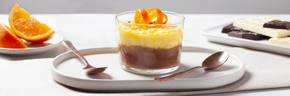 Tvåfärgad chokladmousse gjord med Whirlpool i100 induktionshäll main image