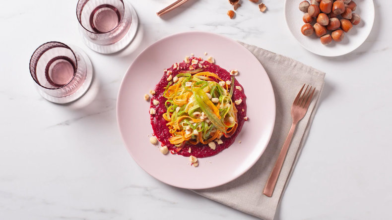 Zoodles vegatarianos cocinados con placa de inducción Whirlpool i100 - video cover