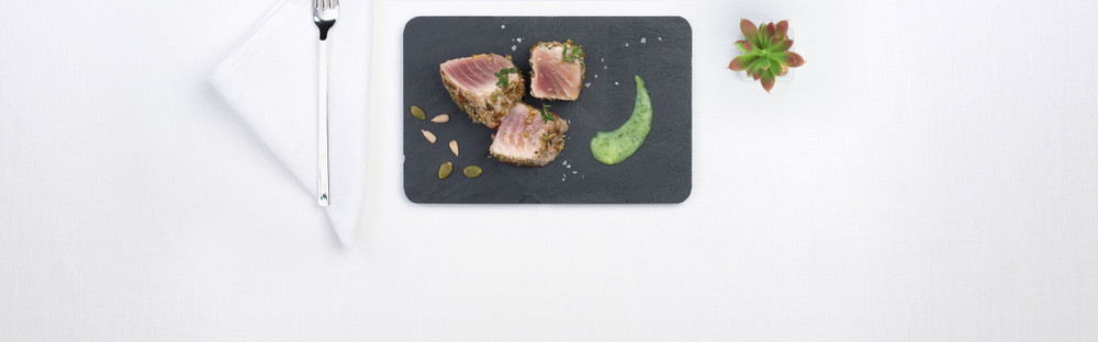Steak z Tuňáka s Tymiánem, Dýňovými a Slunečnicovými Semínky main image