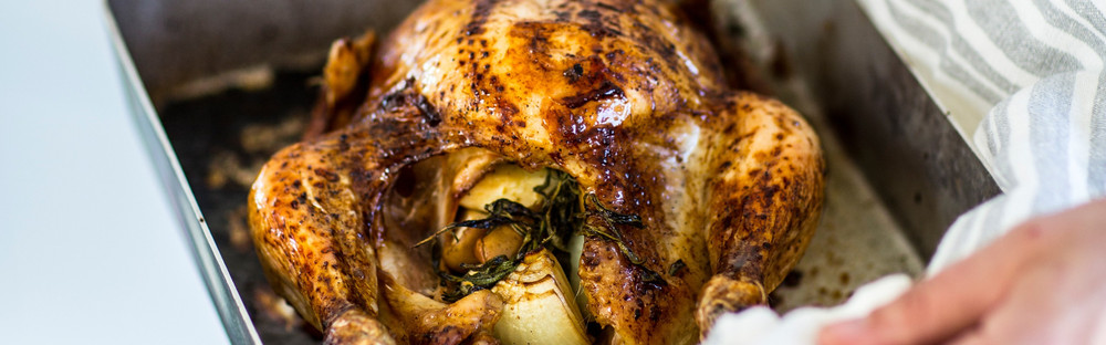 Helbakad kyckling (fylld med lök, äpple och palsternacka) main image