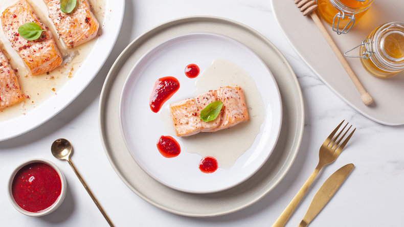 Honey glazed steamed salmon with lime and raspberries - video cover