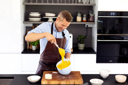 Saffranskladdkaka med kardemummagrädde - step3