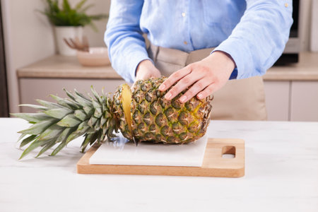 Ensalada fría de piña al vapor con puré de frutos rojos y menta - step1