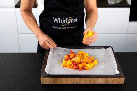 Appelsin- og ingefærbakte gulrøtter med sennepsdressing og revet Västerbotten-ost - step4