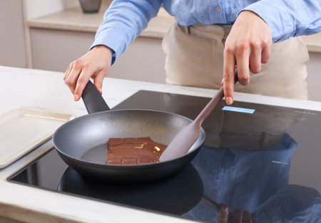 Tvåfärgad chokladmousse gjord med Whirlpool i100 induktionshäll - step2