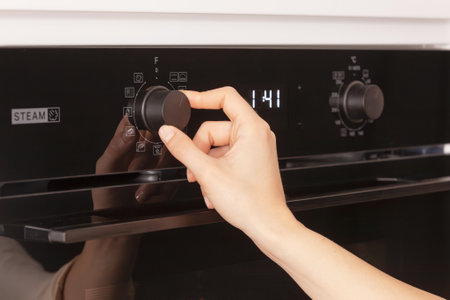 Червоно-жовтий мультизерновий сендвіч з авокадо - step8