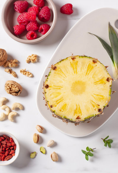 Ensalada fría de piña al vapor con puré de frutos rojos y menta ingredients