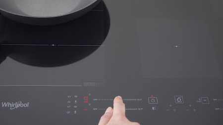 Zoodles vegatarianos cocinados con placa de inducción Whirlpool i100 - step6