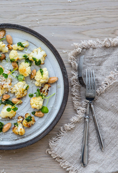Crispad blomkål i bit med gruyèreost, gremolata och rostad mandel ingredients