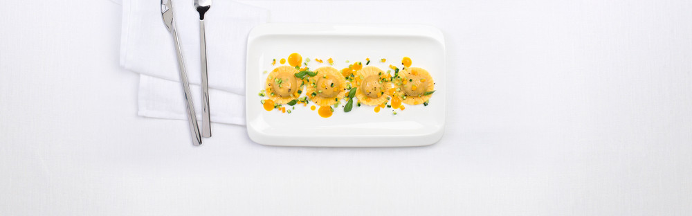 Aubergine-tortelli i grønnsaksragù main image