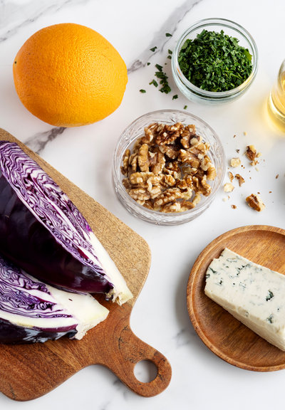 Varm rödkålssallad med apelsin, valnötter och ädelost ingredients