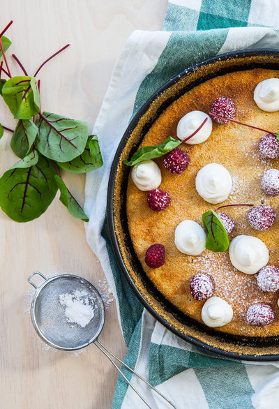 Mazarinkaka smaksatt med citron och kardemumma med färskostcrème och hallon ingredients