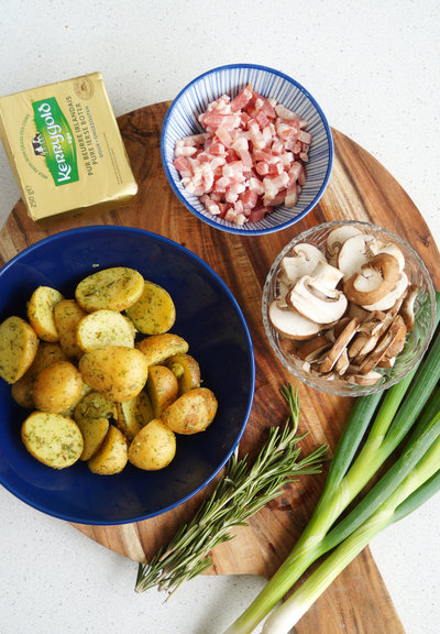 Leonie's Crispy aardappeltjes met spek, champignons en bosui ingredients