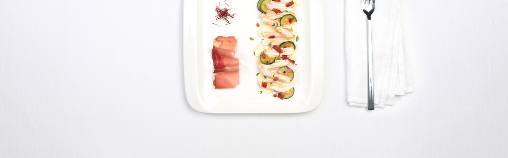 Saus met saffraan, courgettes en tirolerspek (gerookte ham) main image