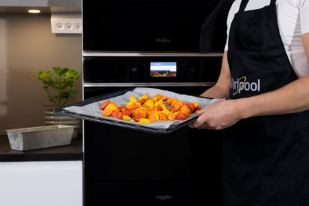 Appelsin- og ingefærbakte gulrøtter med sennepsdressing og revet Västerbotten-ost - step5