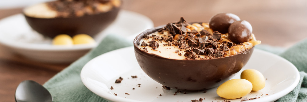 Sjokoladeegg med pasjonsfruktmousse main image