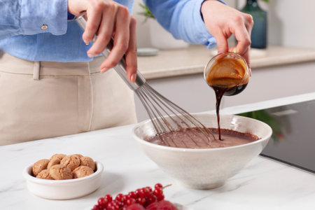 Café et pudding au chocolat préparés avec la plaque à induction Whirlpool - step3