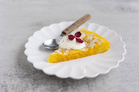 Saffranskladdkaka med kardemummagrädde - step6