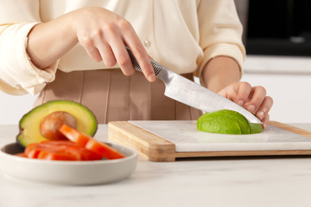 Червоно-жовтий мультизерновий сендвіч з авокадо - step10