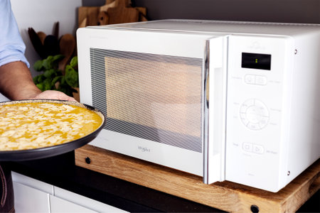 Saffranskladdkaka med kardemummagrädde - step5