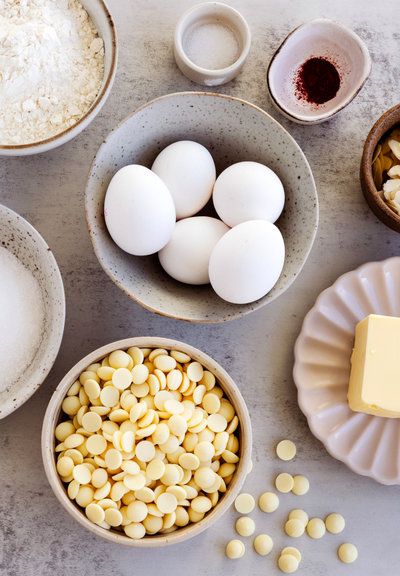 Saffranskladdkaka med kardemummagrädde ingredients