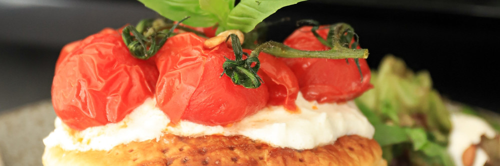 Eefje's Zomers bladerdeegtaartje met burrata en groene asperges main image