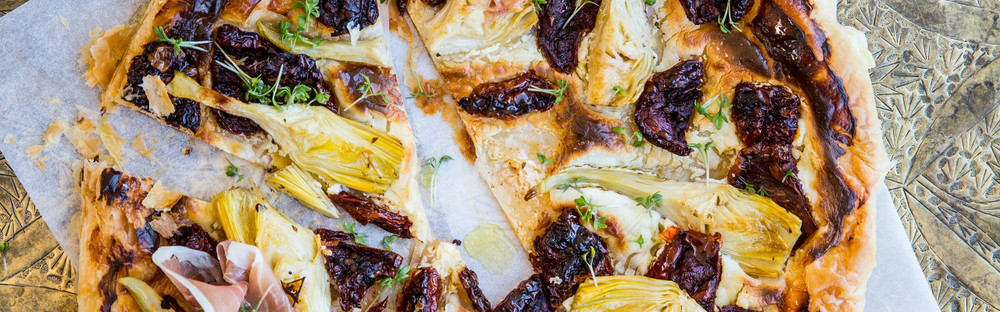 Crispad smördegstarte med soltorkad tomat, kronärtsskocka och lufttorkad skinka main image