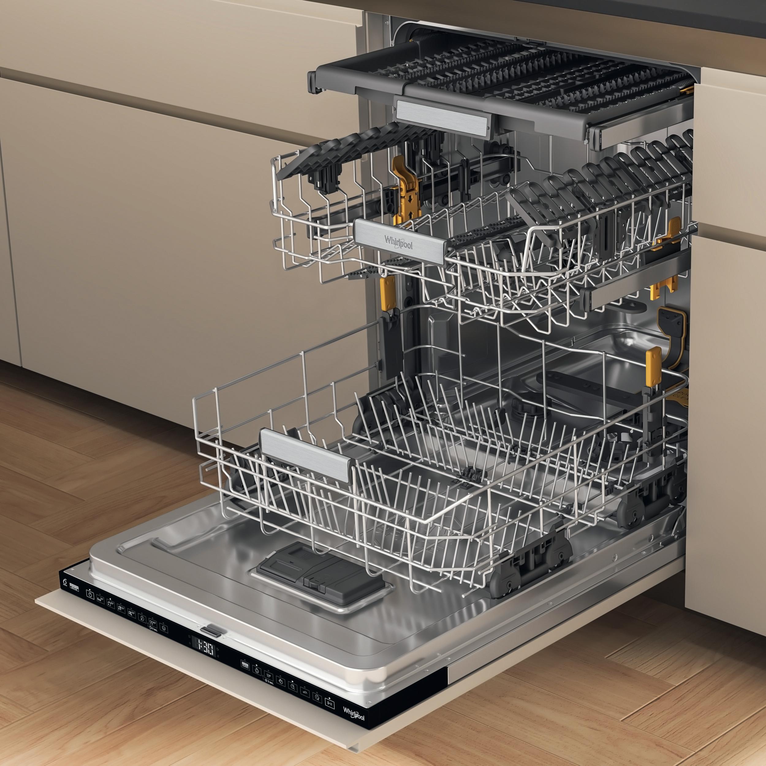 Whirlpool Built-in MaxiSpace Dishwasher with Flexible 3rd Rack - 15 Place Settings - A Rated - W7I HF60 TUS UKimage