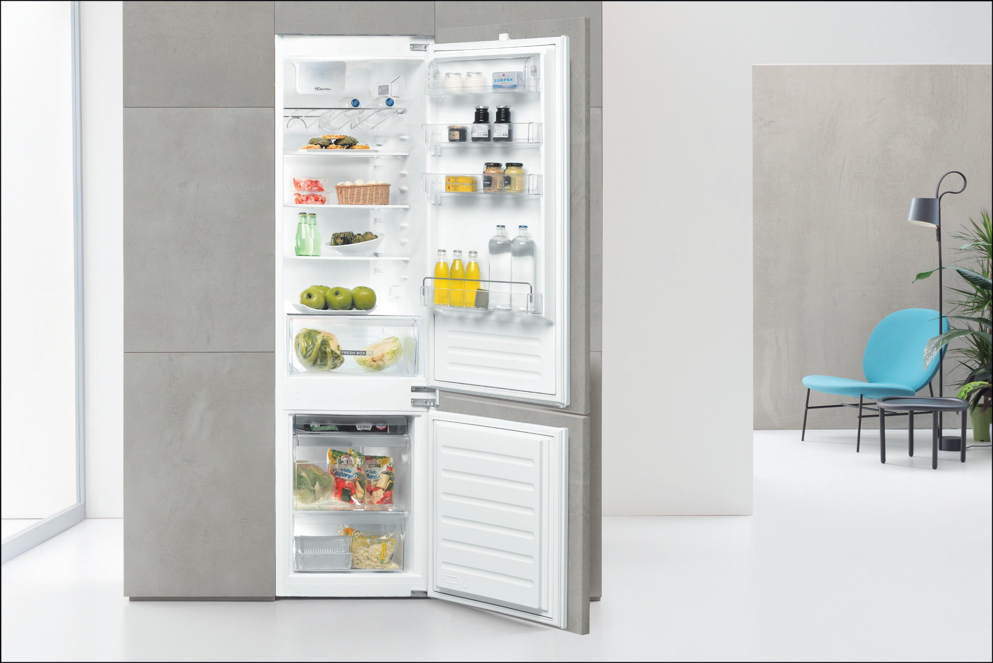 Whirlpool Hűtő/fagyasztó kombináció Beépíthető ART 96101 Fehér 2 doors Lifestyle frontal open