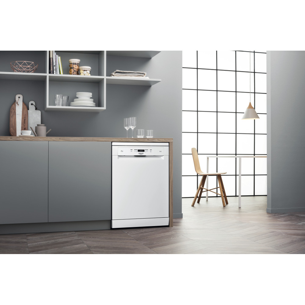 Hotpoint_Ariston Máquina de lavar loiça Livre Instalação HFC 3T232 WG Livre Instalação D Lifestyle perspective