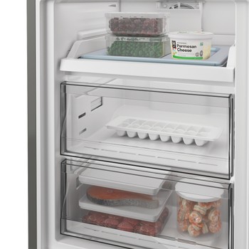 Whirlpool Холодильник з нижньою морозильною камерою. Соло WHK 26413 XR6E ARC 764 Manhattan Gray 2 двері Lifestyle detail