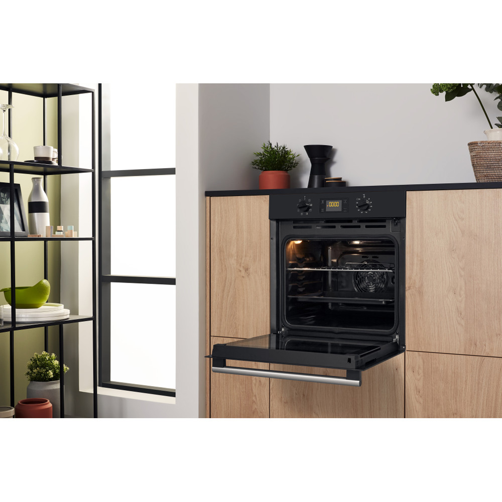 Hotpoint_Ariston Four Encastrable FA2 540 P BL HA Electrique A Lifestyle perspective open