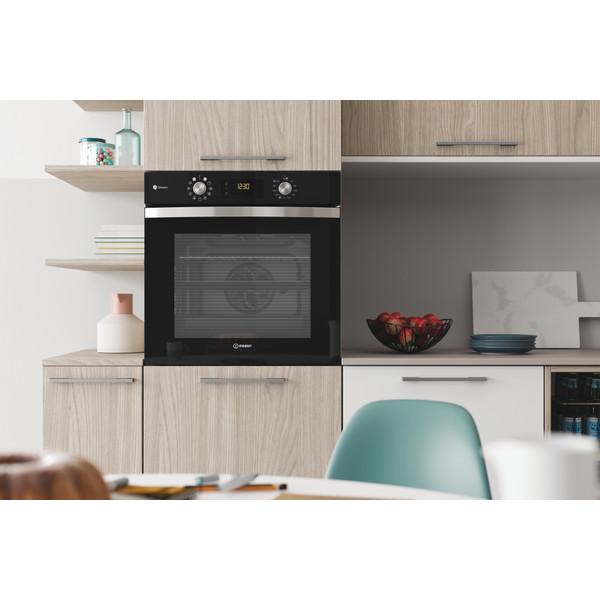 Indesit Духовой шкаф Встроенная IFWS 4841 JH BL Электрическая A+ Lifestyle frontal