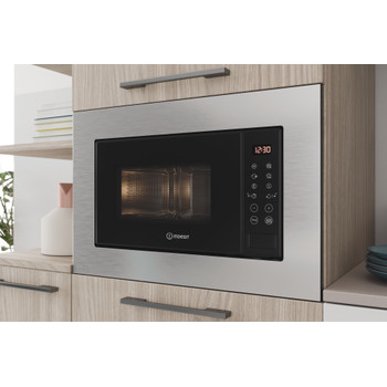 Indesit Микровълнова Вграден MWI 120 GX Неръждаема стомана Електронно 20 МВ+функция за грил 800 Lifestyle perspective open