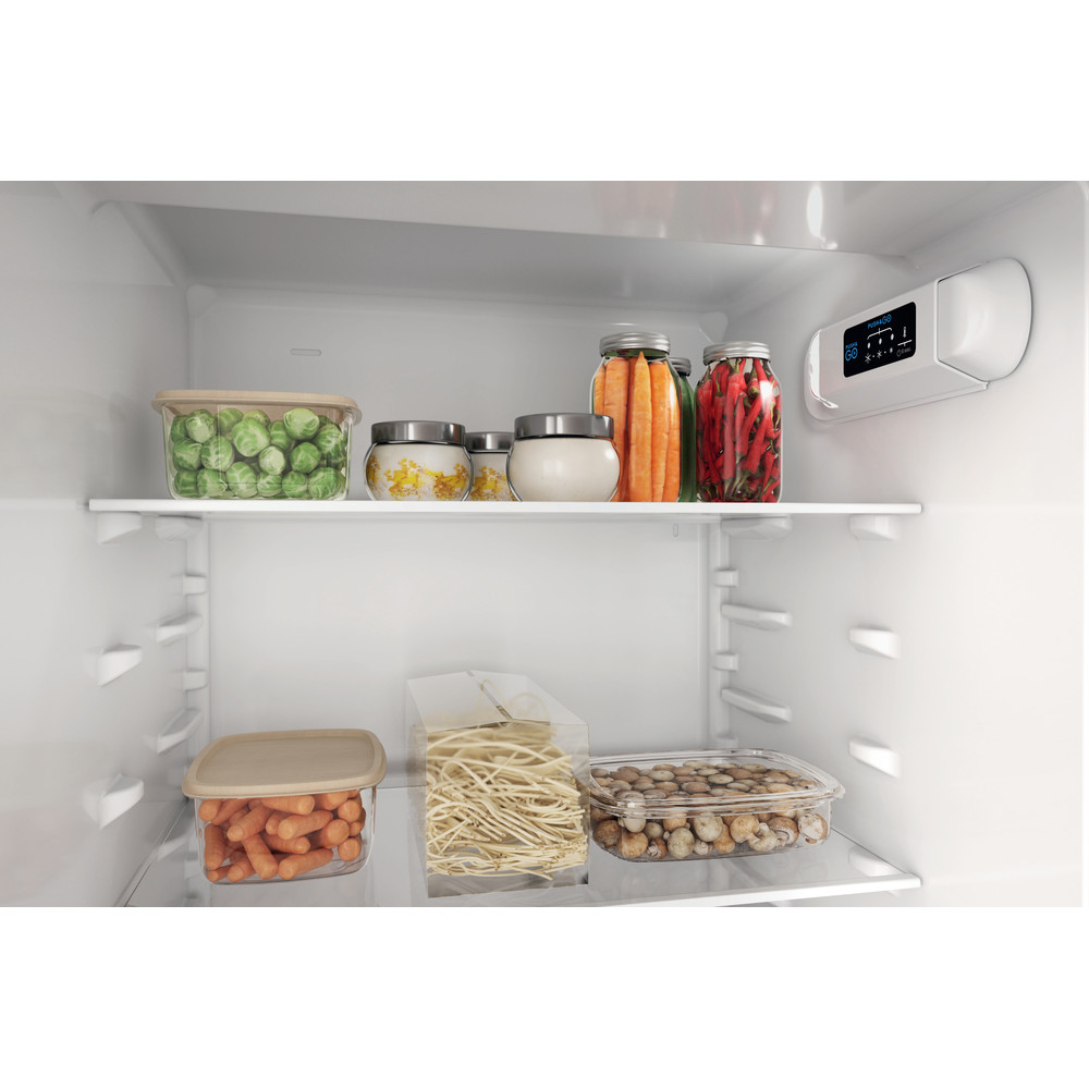 Indesit Réfrigérateur combiné Encastrable INC18D021A1 Blanc 2 portes Lifestyle detail