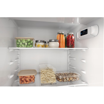 Indesit Combinación de frigorífico / congelador Encastre INC18D021A1 Blanco 2 doors Lifestyle detail