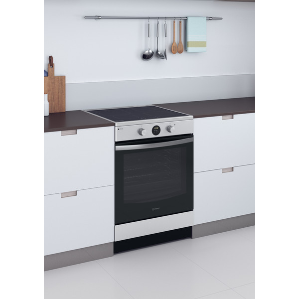Indesit Standherd IS67IQ8CCX/FR Edelstahloptik Elektro Lifestyle perspective