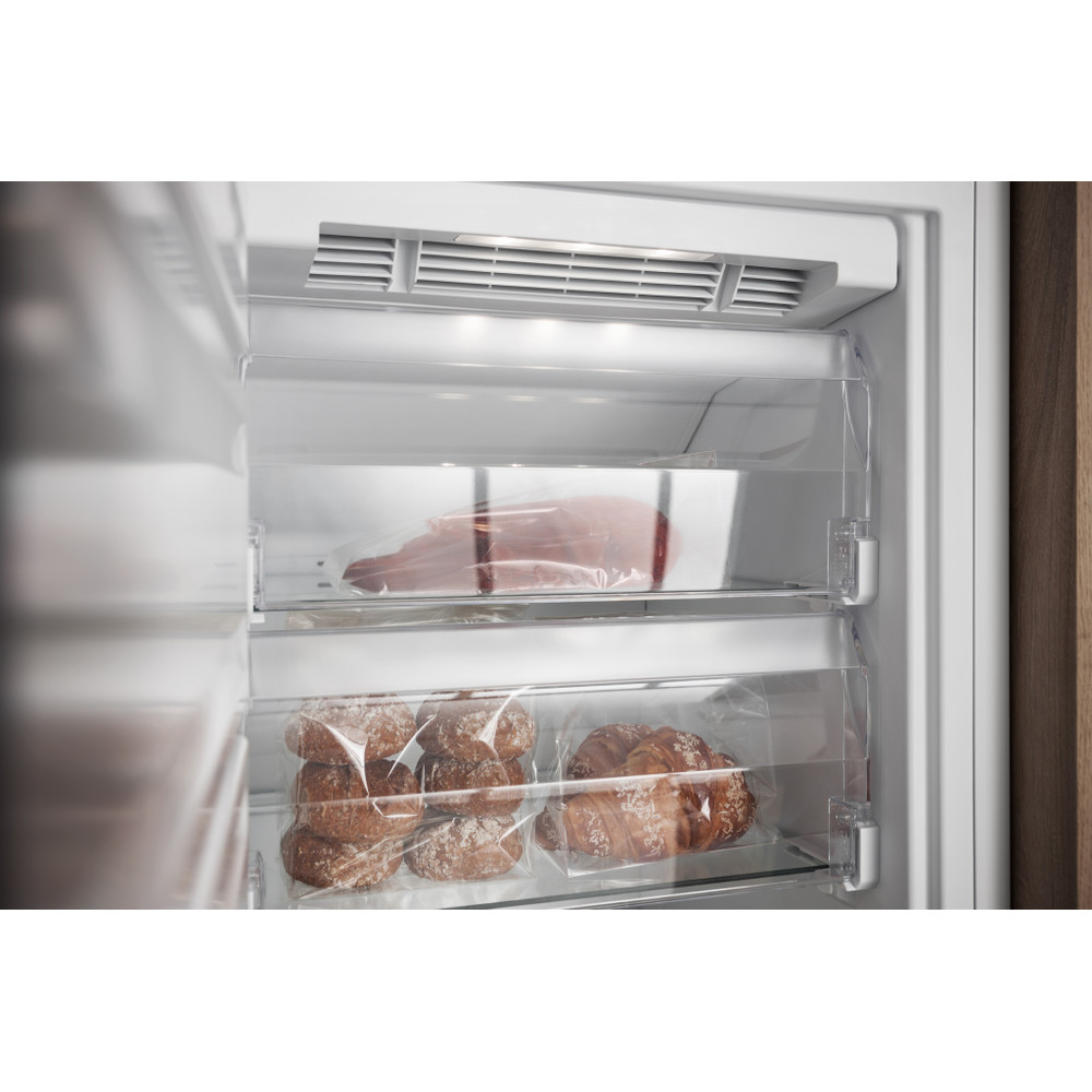 Hotpoint_Ariston Congelador Livre Instalação UH8 F3D XI Optic Inox Lifestyle detail