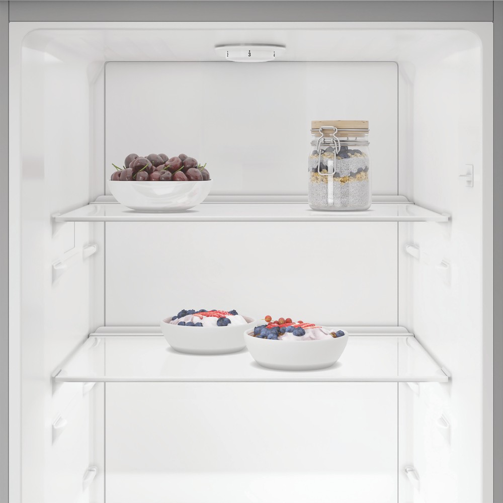 „Indesit“ Šaldytuvas Laisvai pastatoma MLINS 1411 S4E New Silver – ARC 1035 Lifestyle frontal