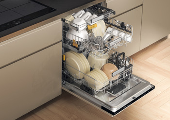 Whirlpool Built-in MaxiSpace Dishwasher with SpaceClean 3rd Rack