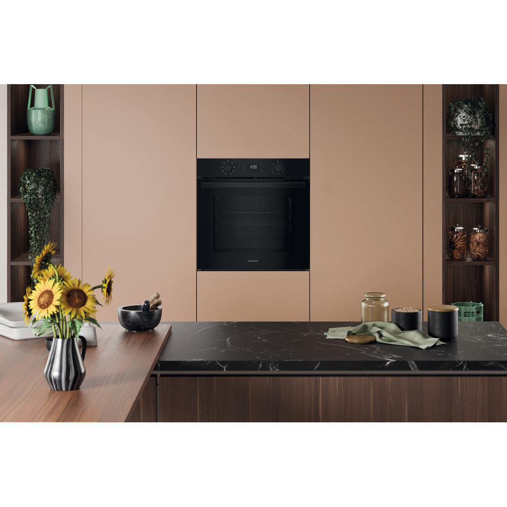 Hotpoint OVEN Built-in HO3 K55C B UK Electric A Lifestyle frontal