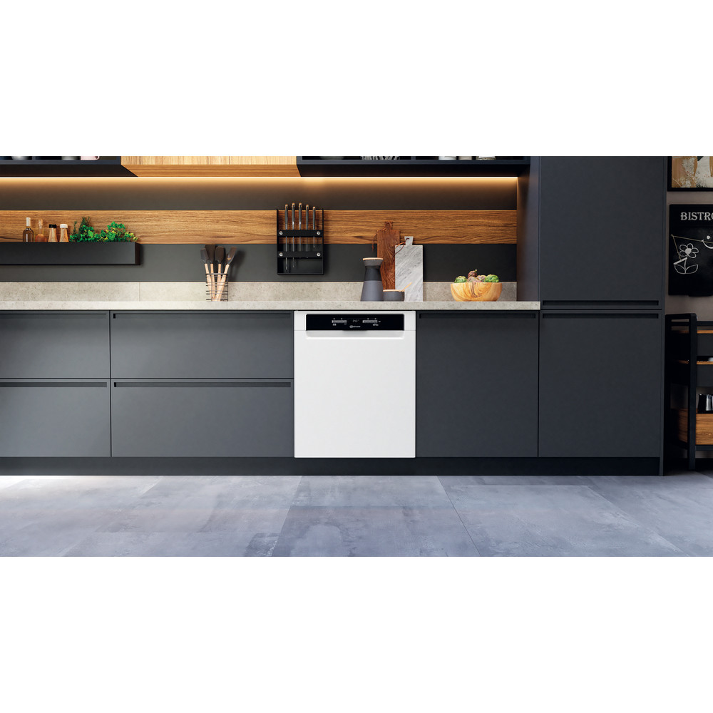 Bauknecht Opvaskemaskine Indbygget BUO 3T132 P Underbygget D Lifestyle frontal