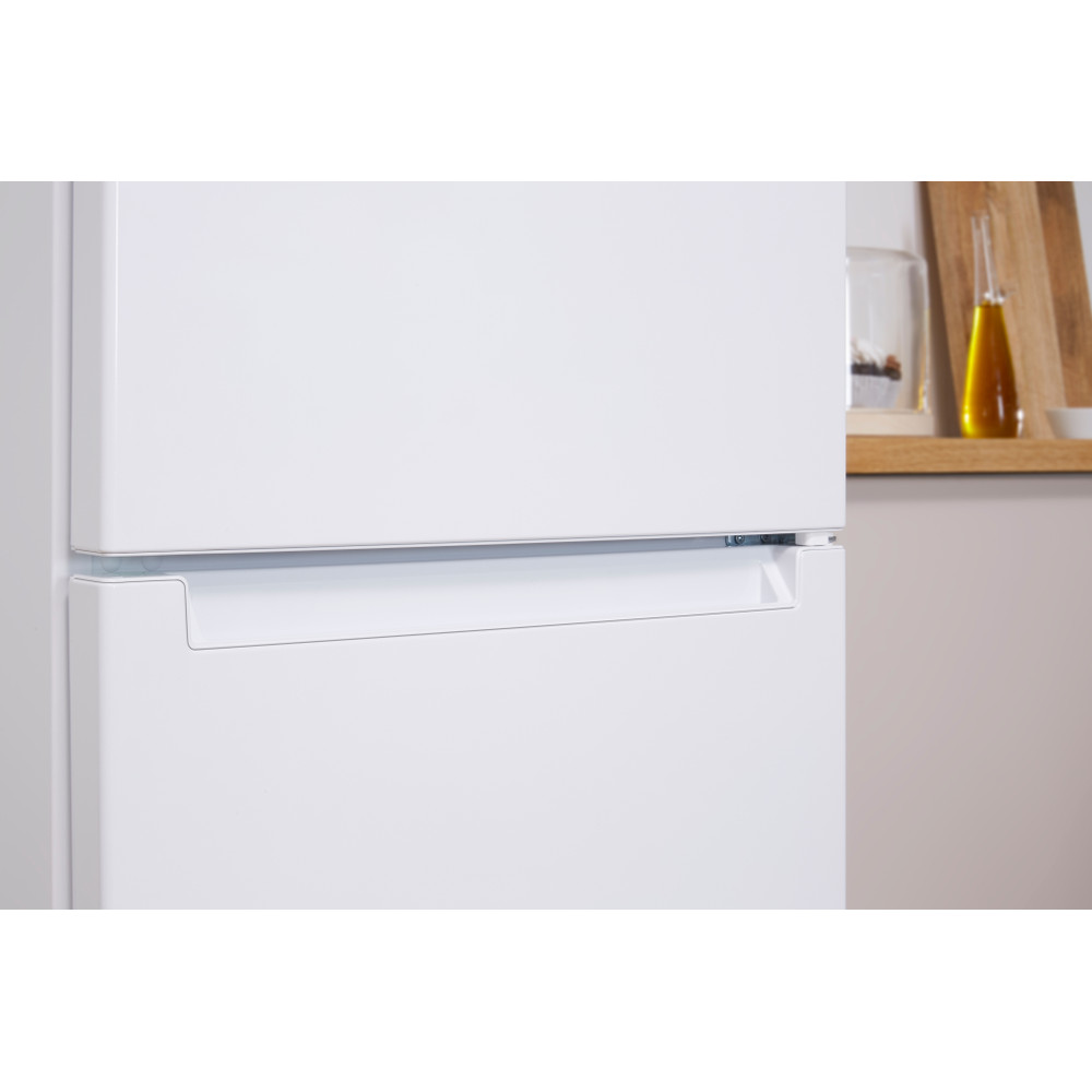 Beko ccfm3571w fridge freezer sales