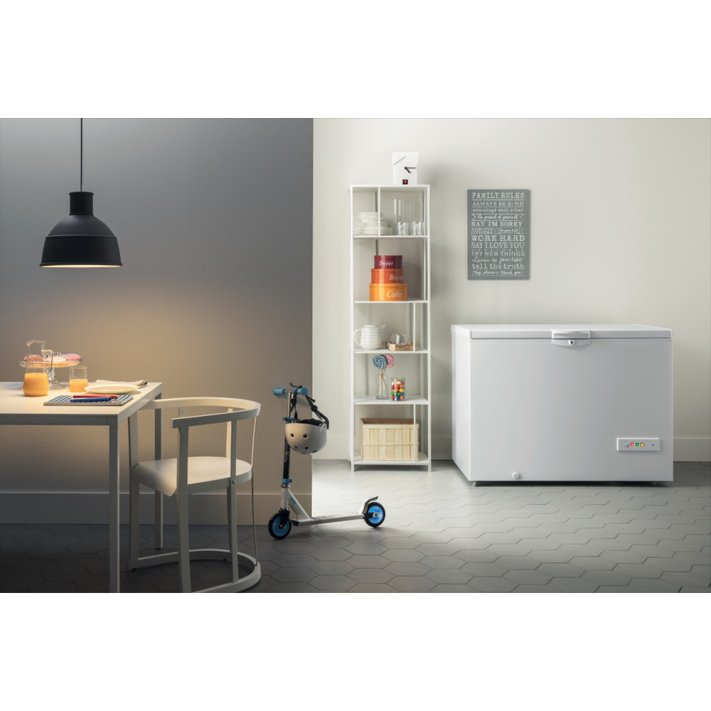Indesit Морозильная камера Отдельно стоящий OS 1A 400 H 1 Белый Lifestyle frontal open