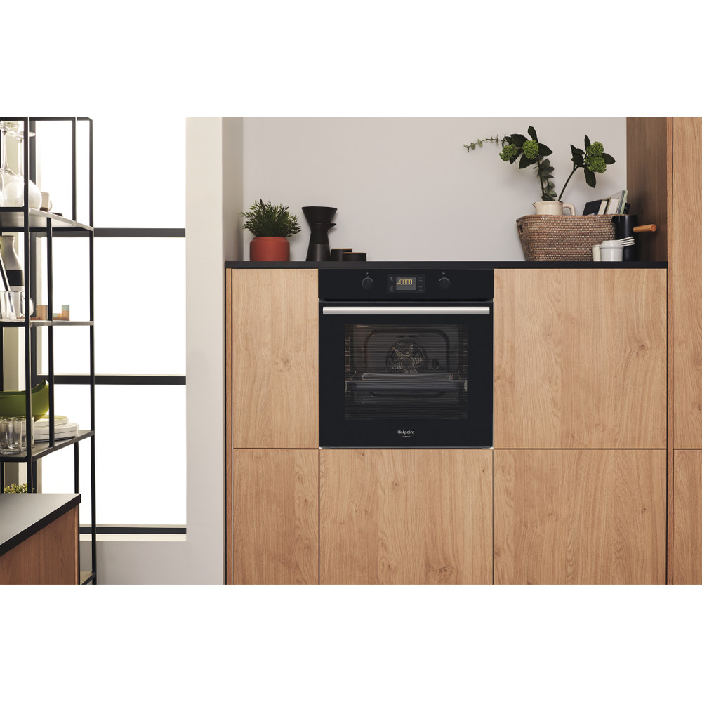 Hotpoint_Ariston Fornos Encastre FA2 841 JH BL HA Elétrico A+ Lifestyle frontal