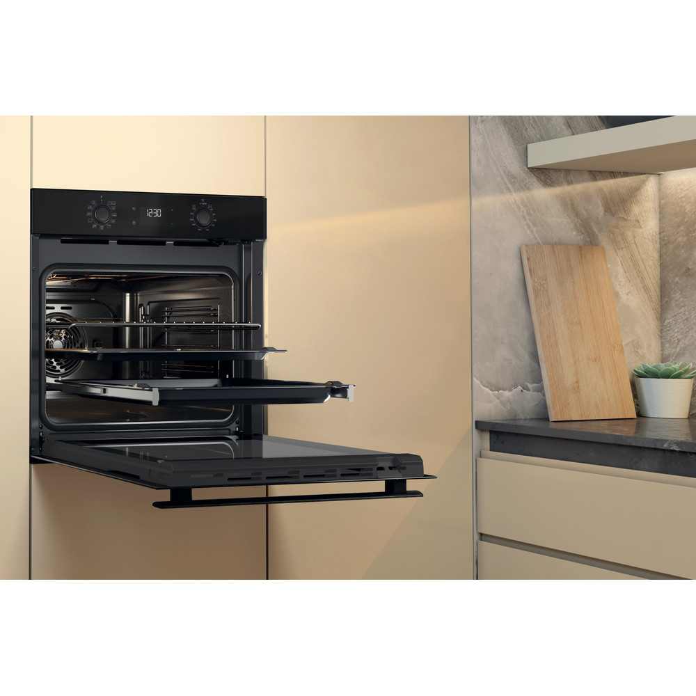 Whirlpool Rúry Vstavané OMR58HU1B Elektrická A+ Lifestyle perspective open