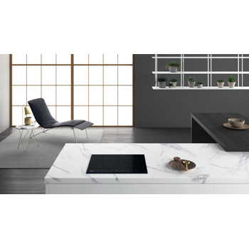 Whirlpool Koketopp WB B3960 BF Svart Induction vitroceramic Lifestyle frontal top down