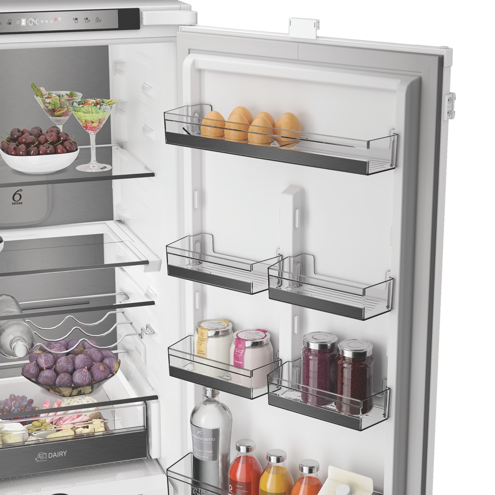 Whirlpool Koel/vriescombinatie Ingebouwd WHK2 5323 B5E2 Zinc Metal 2 deuren Lifestyle detail