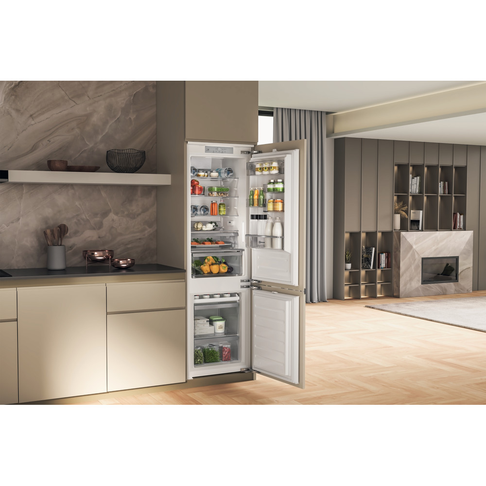 Bauknecht Kühl-Gefrierkombination Einbaugerät BKC18D013C2 SF Weiss 2 Türen Lifestyle perspective open
